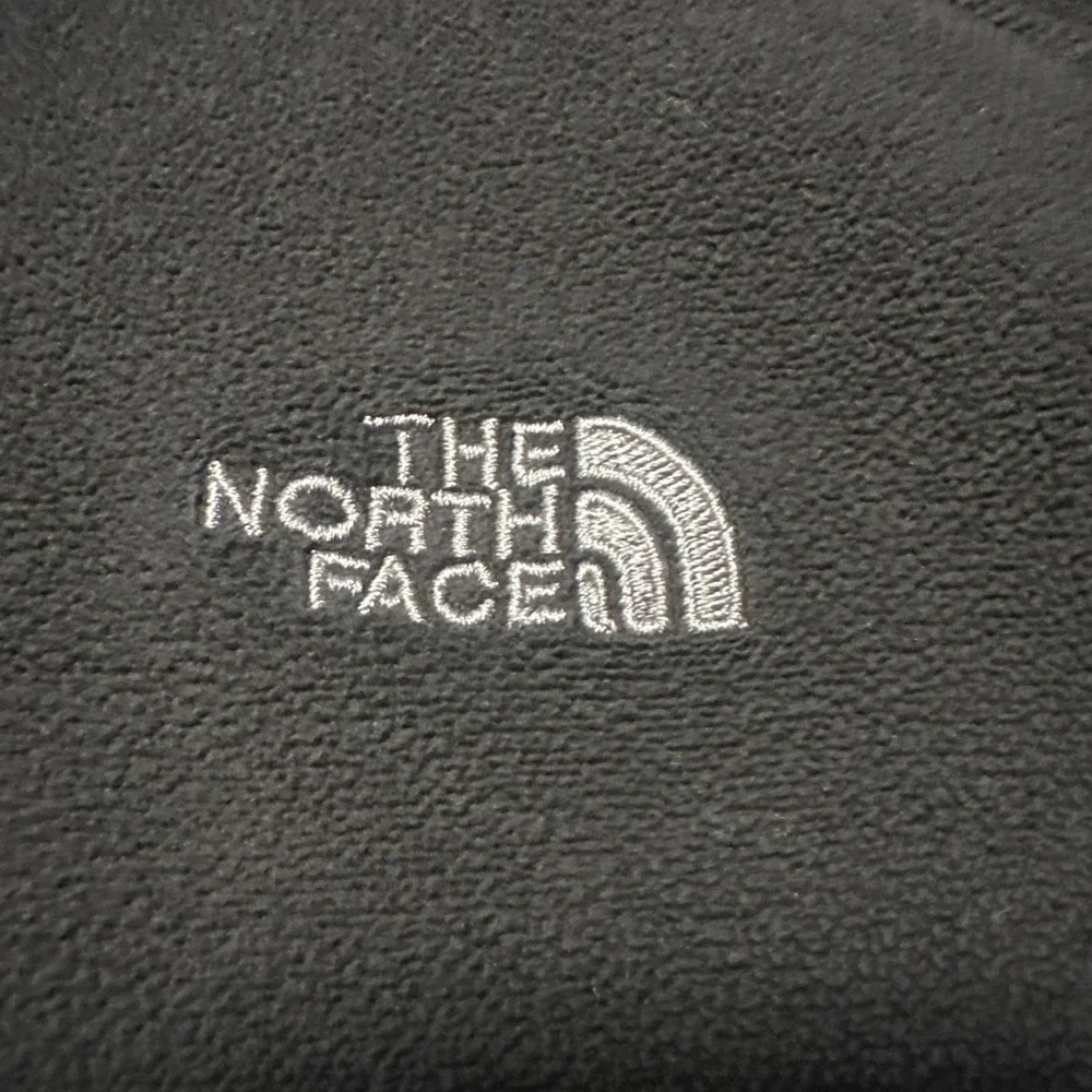 The North Face 1/4‎ Zip Lightweight Fleece Pullover Dark Grey Medium Logo